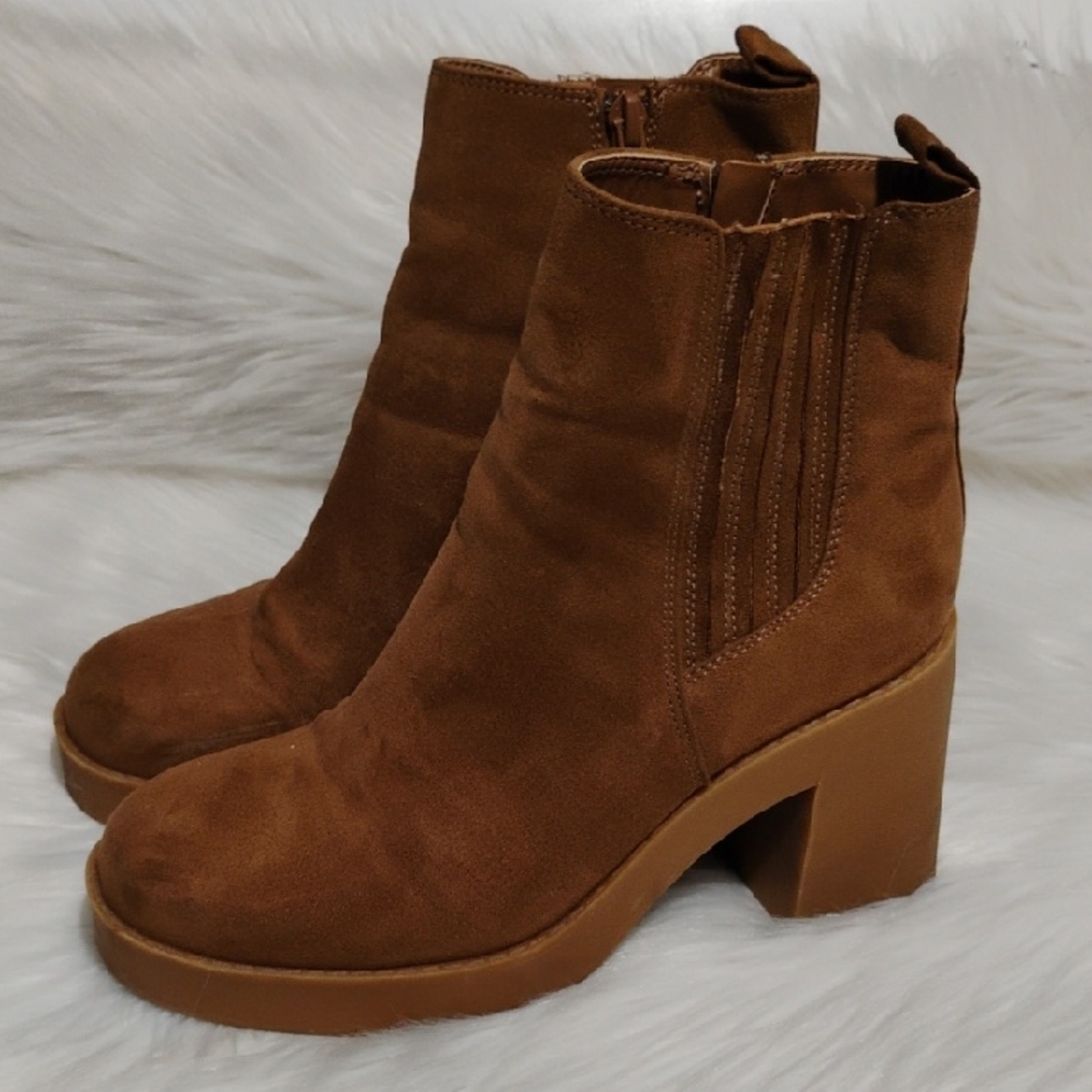 Campsite Elegant Chunky Tan Heeled Boots for Women Worn 2X Max